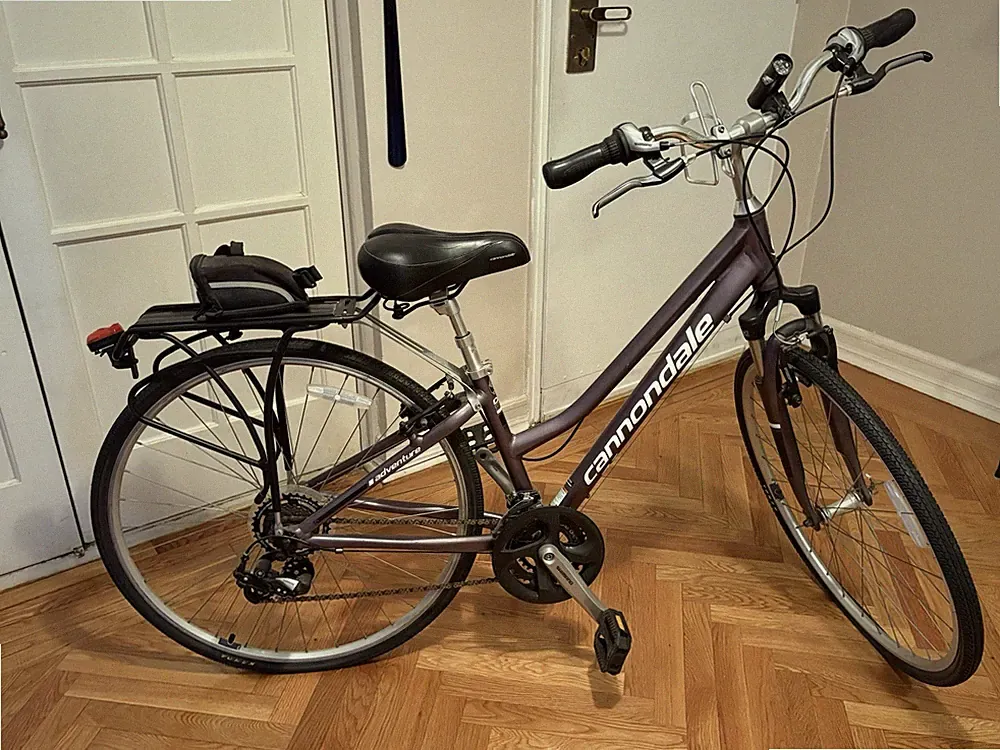 Cannondale Adventure Hybrid Bike 700C Small Purple 7-Speed Front Suspension